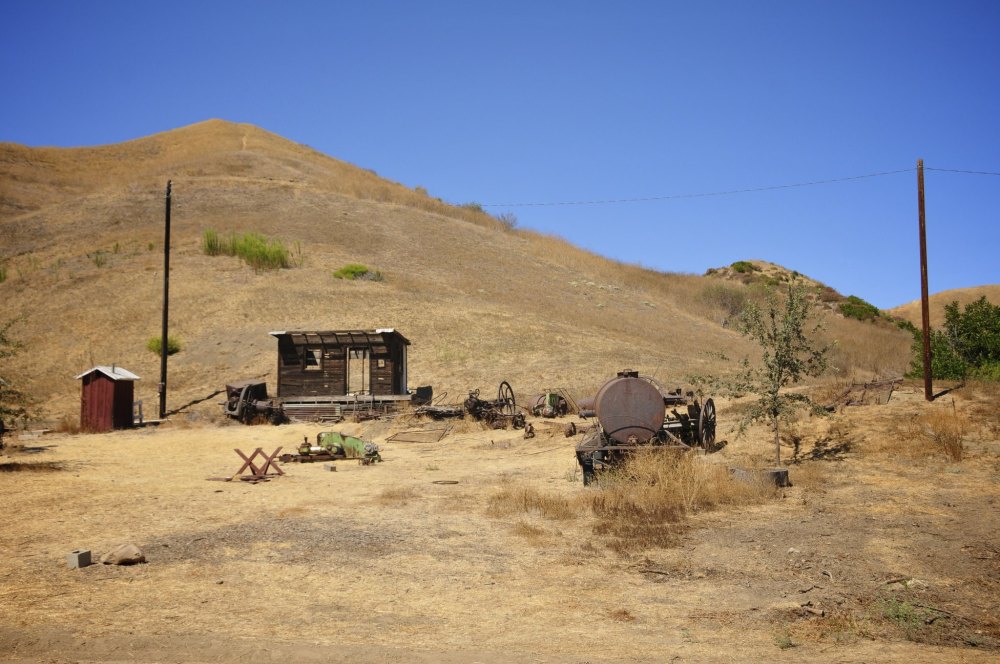 废弃的美国无人镇曾因石油一夜暴富如今被弃在荒野中无人问津