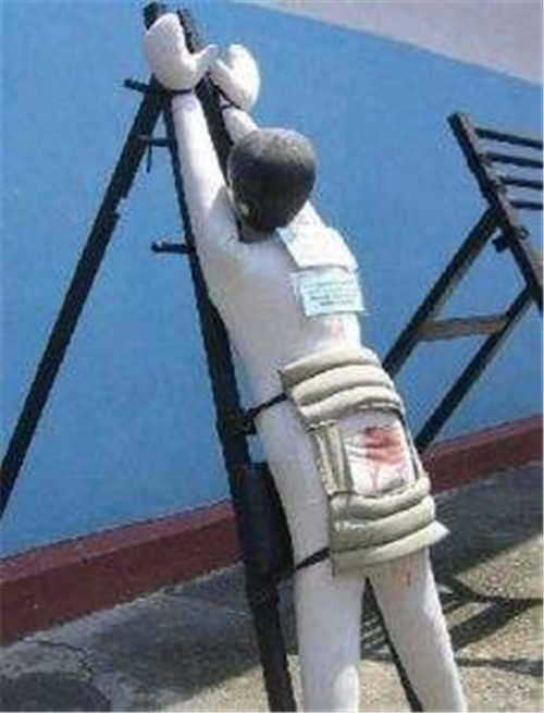 新加坡鞭刑有多疼受刑犯人宁愿牢底坐穿也不愿挨上一鞭