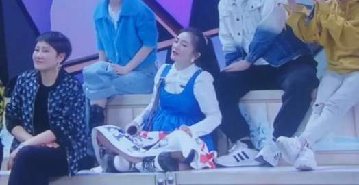 谢娜|真怀二胎了？谢娜直播身体不适出现干呕，疑似是妊娠孕吐反应