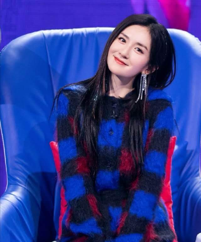 谢娜|真怀二胎了？谢娜直播身体不适出现干呕，疑似是妊娠孕吐反应