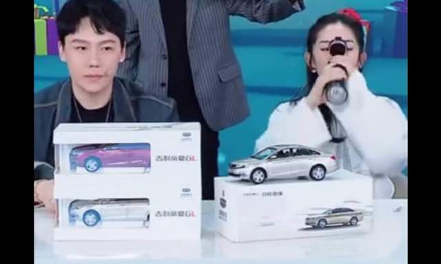 谢娜|真怀二胎了？谢娜直播身体不适出现干呕，疑似是妊娠孕吐反应