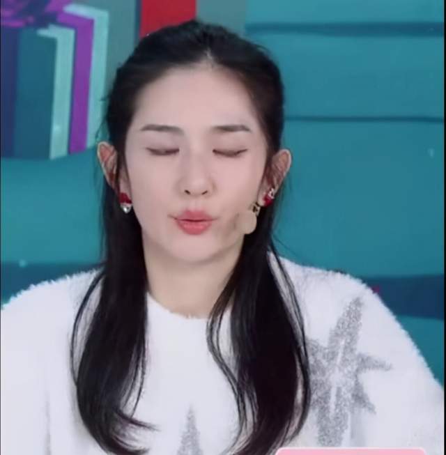 谢娜|真怀二胎了？谢娜直播身体不适出现干呕，疑似是妊娠孕吐反应