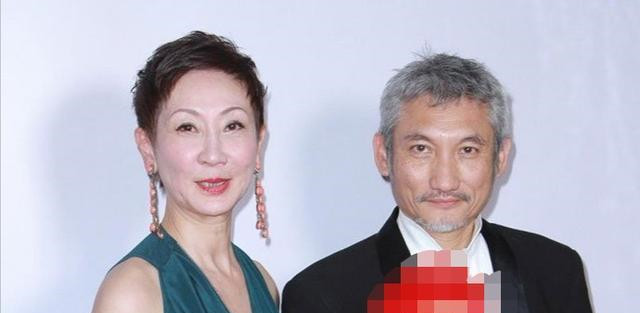 乐乐是徐克的私人助理,两人还相差30岁,现在已经成为了徐克女友,两人