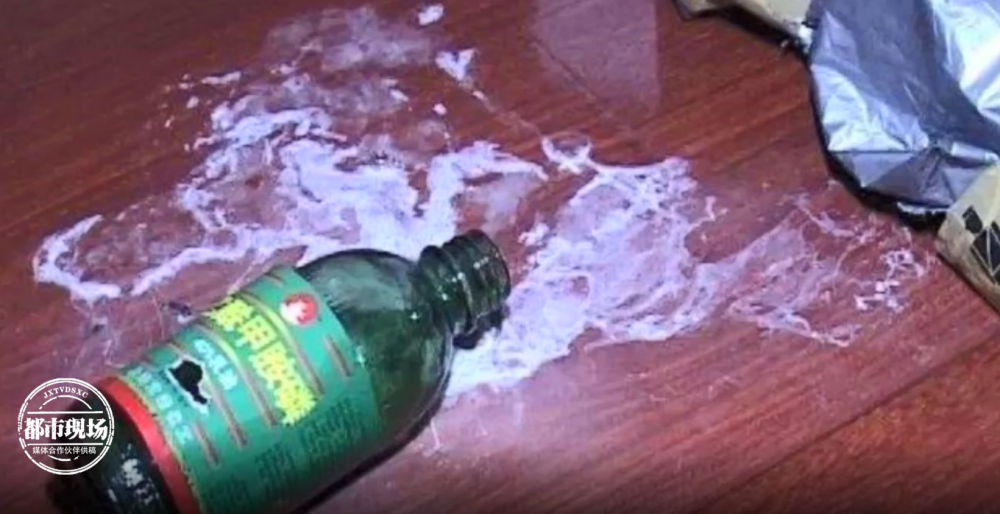 夫妻吵架太激烈老公一气之下喝下敌敌畏全身变成青紫色