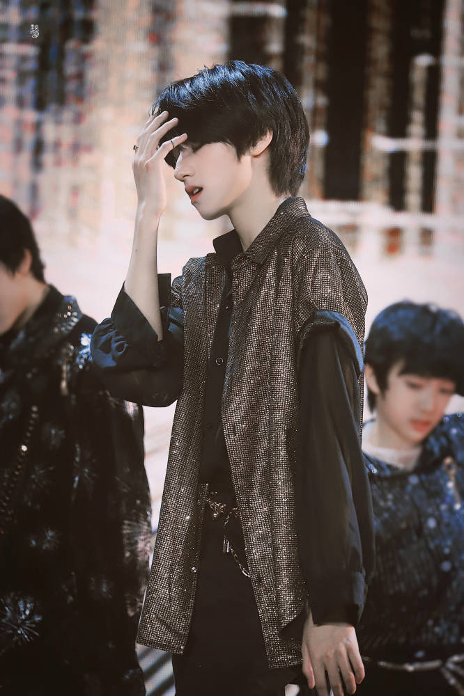 tf家族三代练习生朱志鑫内娱神仙颜值丧欲风来袭是时候出圈了