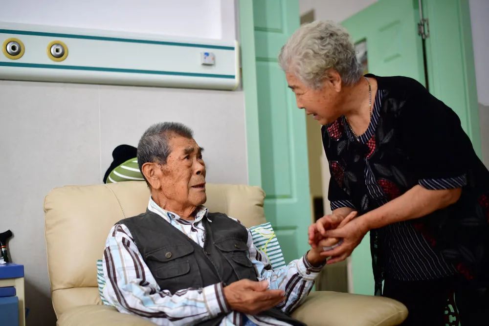 这是张计发和老伴