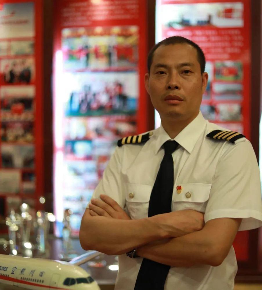 11刘传健中国民航英雄机长获奖时职务:四川航空3u8633航班机长2018年5