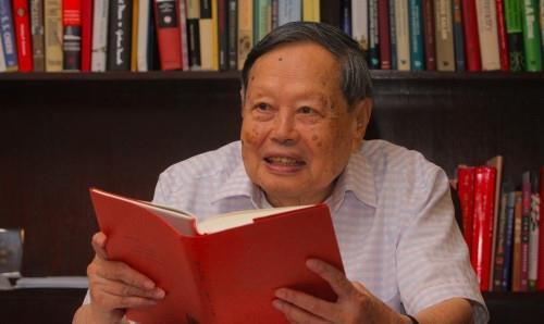 史蒂芬·威廉·霍金|史上四大杰出物理学家排行：霍金爱因斯坦上榜，其中一位是中国人