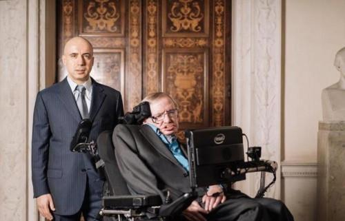 史蒂芬·威廉·霍金|史上四大杰出物理学家排行：霍金爱因斯坦上榜，其中一位是中国人