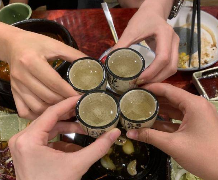 教你4个小技巧,你在酒桌上不易醉|喝酒|白酒|牛奶