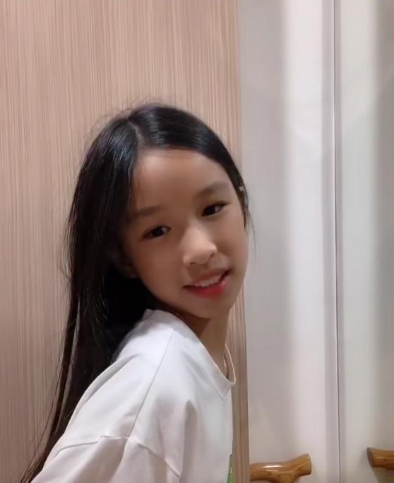 张庭女儿回应长相争议-WordPress极简博客