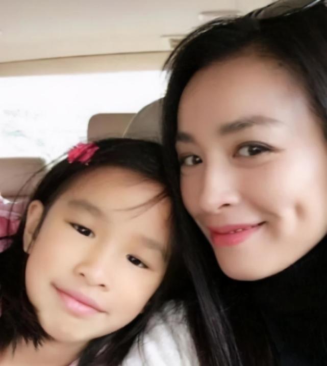 张庭女儿回应长相争议-WordPress极简博客