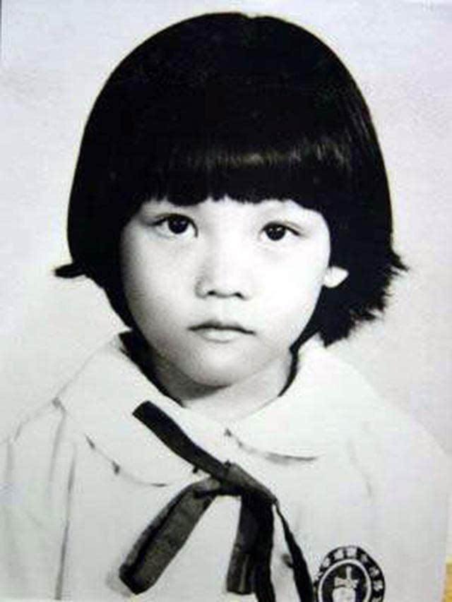 蔡少芬|蔡少芬为儿子庆生，罕见公开三个孩子同框正面照，全都长得像妈妈