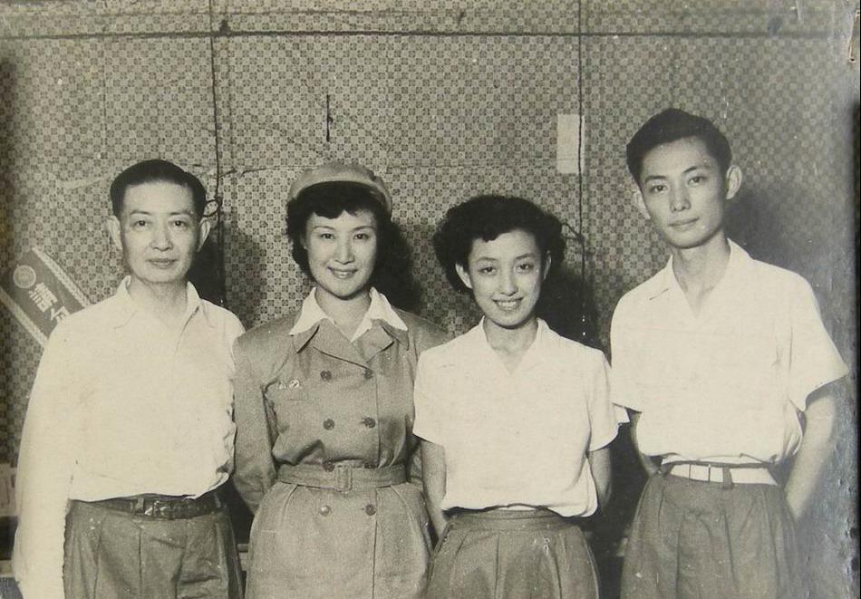 图:郑念(右)和女儿郑梅平(左).