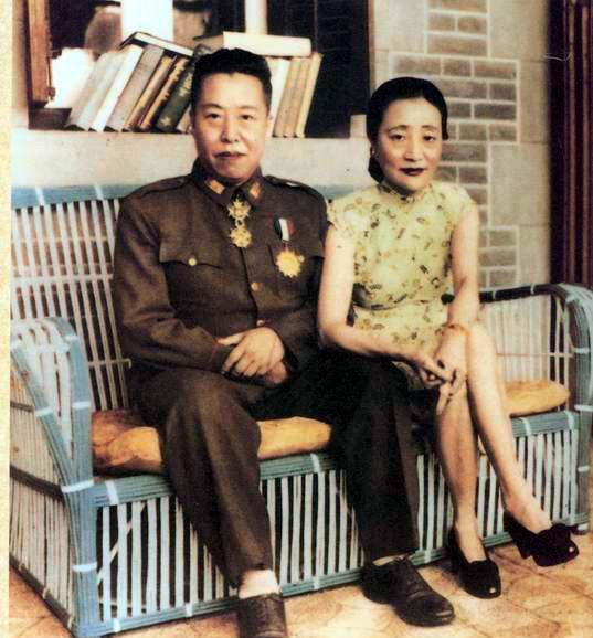 1960年在美国读书期间嫁给俞大维的儿子俞扬和,1961年育有一子俞祖声.