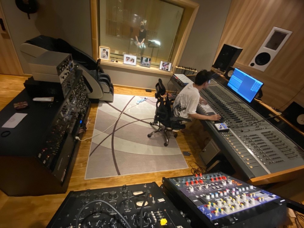 走进深圳专业做出版级cd唱片的录音棚