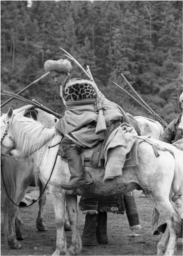 1937年,美国记者哈里森.