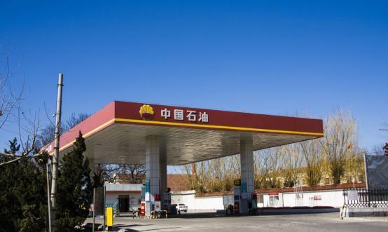 农村车主是加私人加油站便宜油,还是加中石油高价油?汽车能加?