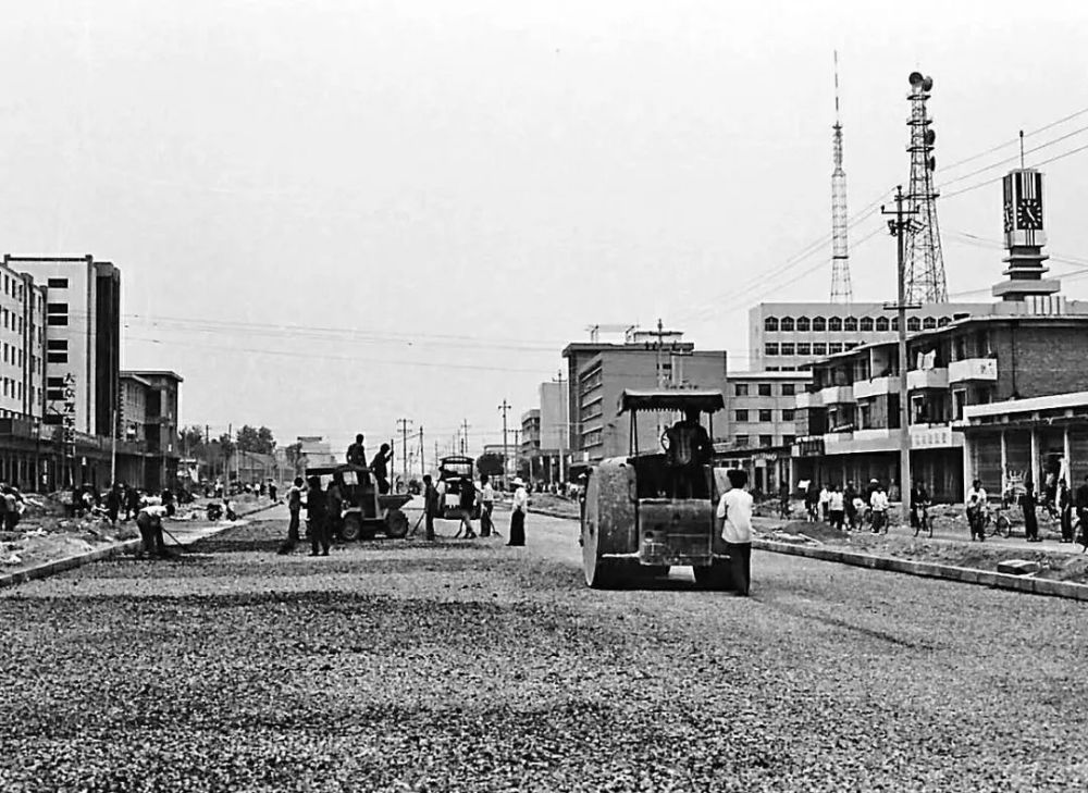 刘绍行开始在朋友圈分享他拍摄的老照片,这些记录沧州发展的照片引起