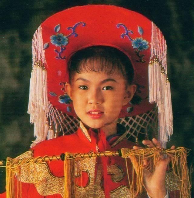 10岁的时候,卓依婷又触电了小屏幕,参演了一些电视剧.