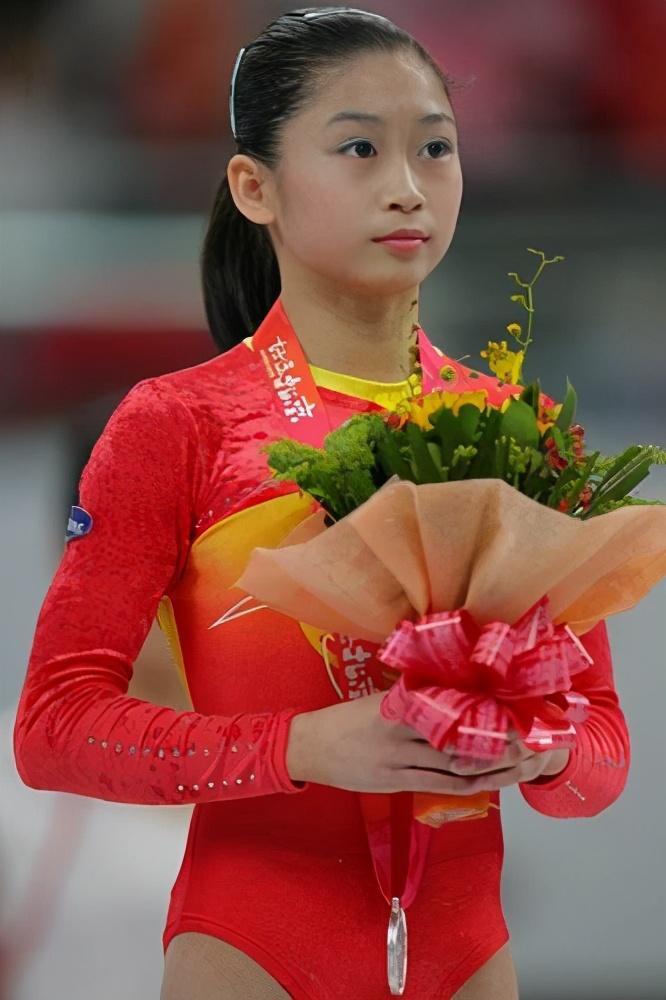 "体操女皇"程菲,退役后体重暴涨70斤貌似大妈,32岁仍孤身一人_腾讯