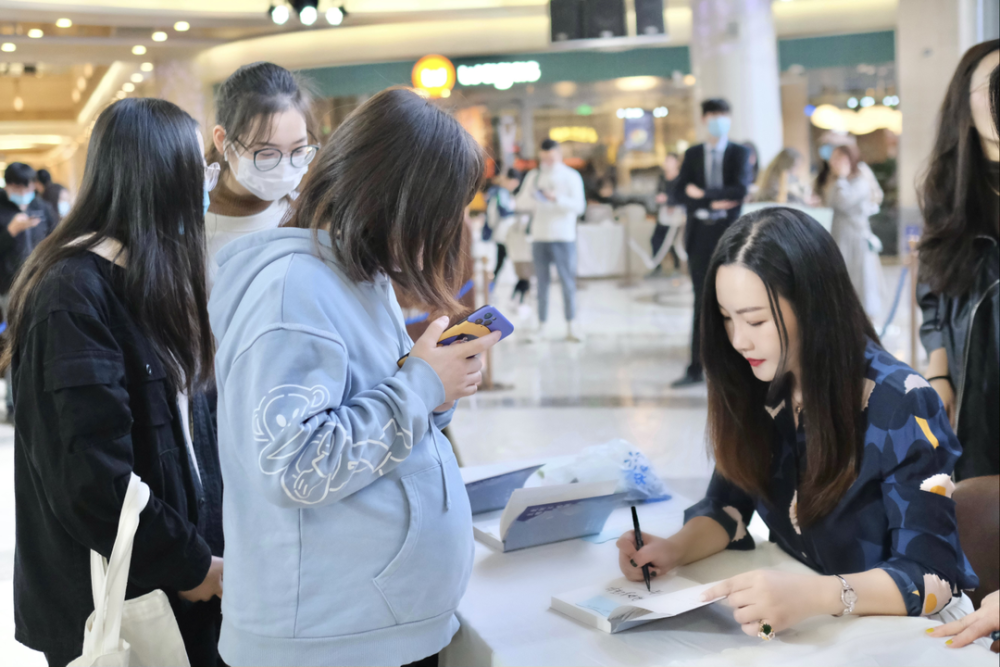 作家|携新作来南京分享写作心情，85后作家独木舟：创作过程中我更像一个旁观者