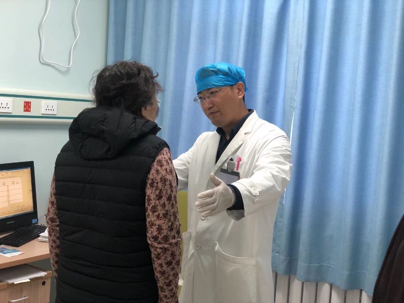 耳石症|剧烈眩晕可能是“耳石症”手法复位可治疗