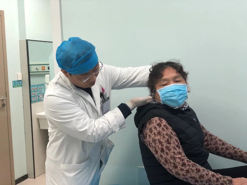 耳石症|剧烈眩晕可能是“耳石症”手法复位可治疗