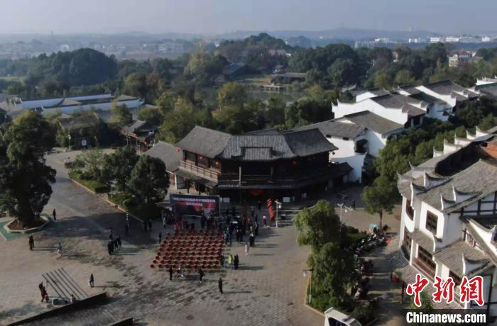 非遗传承人|国家级非遗传承人刘品三吉州窑陶瓷艺术博物馆开馆