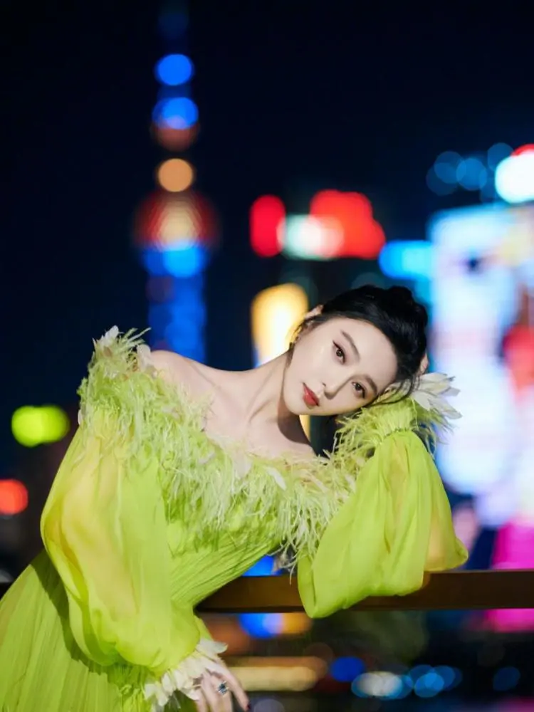 范冰冰|范冰冰人气跌落谷底？视频评论量仅为200个，就连高仿号都不如