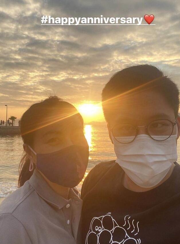 霍启刚|霍启刚带7岁儿子外出游玩，父子俩模仿老虎雕像，霍中曦眼神亮了