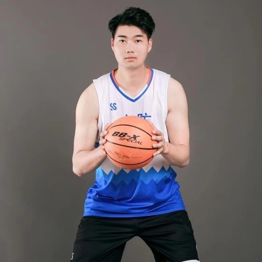 英剑动作很帅技术娴熟的篮球教练江炳宗