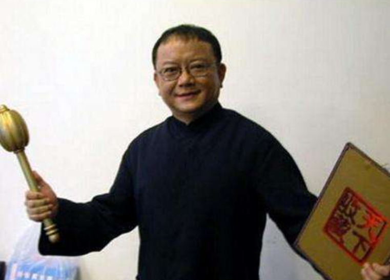 王刚|王刚正面回应砸错2亿古董：砸的就是赝品，持宝人几次起诉都败诉