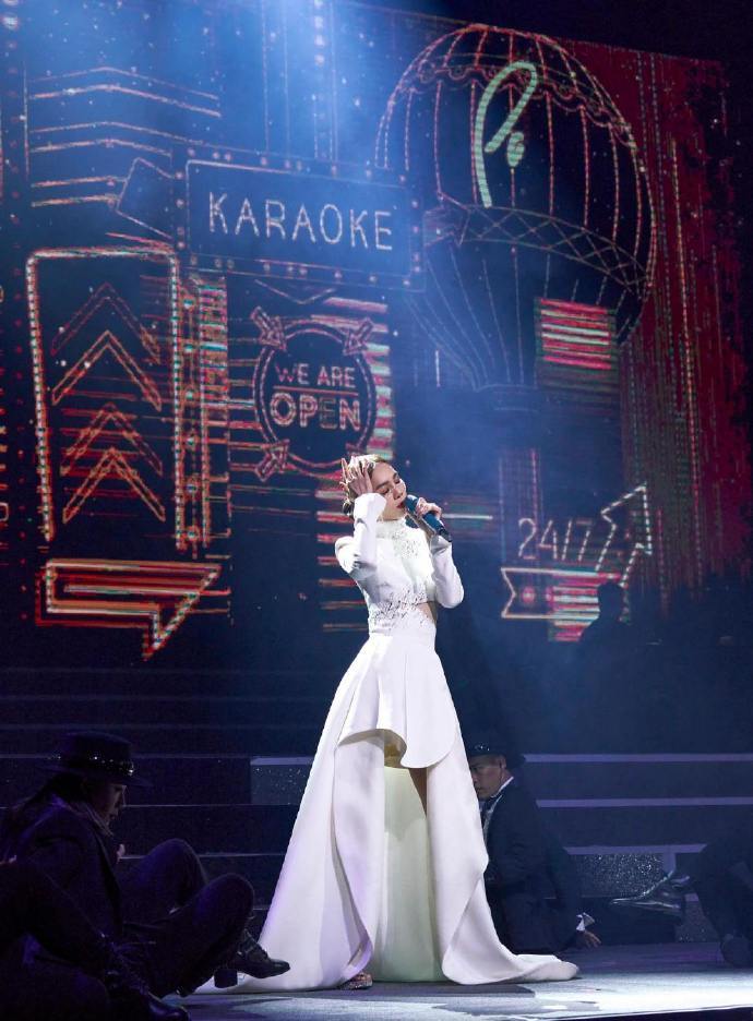 19年首个巡演,陈嘉桦公开水中分娩失败视频,调侃老公全场爆笑