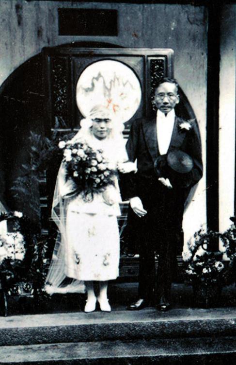 老照片:图1北大校长和小他22岁的学生结婚,图6李小龙和异国妻子