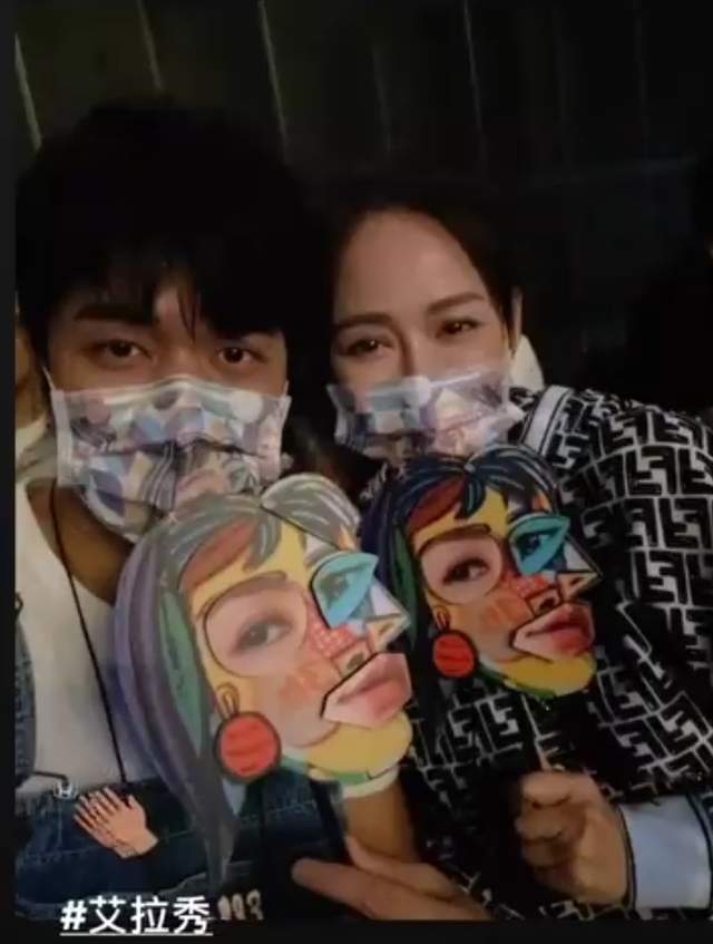陈乔恩|陈乔恩带男友看演出，台下亲密合影，艾伦来台湾两个月仍不舍离开