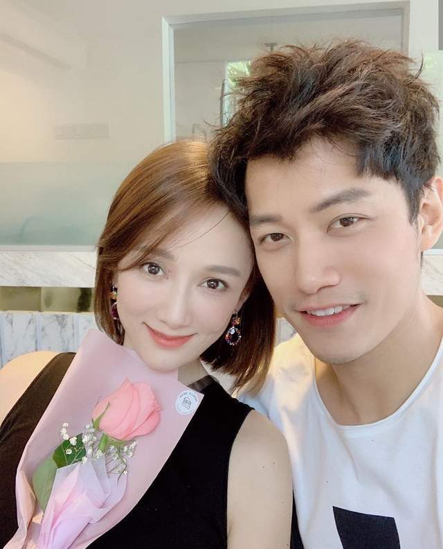 陈乔恩|陈乔恩带男友看演出，台下亲密合影，艾伦来台湾两个月仍不舍离开