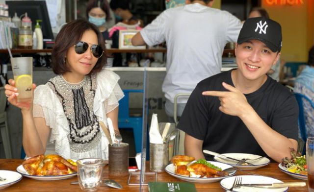 刘嘉玲|有钱任性？刘嘉玲用500万古董花瓶插花，家中吊灯镶钻价值上百万