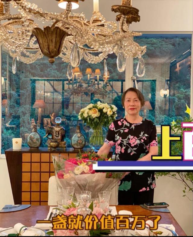 刘嘉玲|有钱任性？刘嘉玲用500万古董花瓶插花，家中吊灯镶钻价值上百万