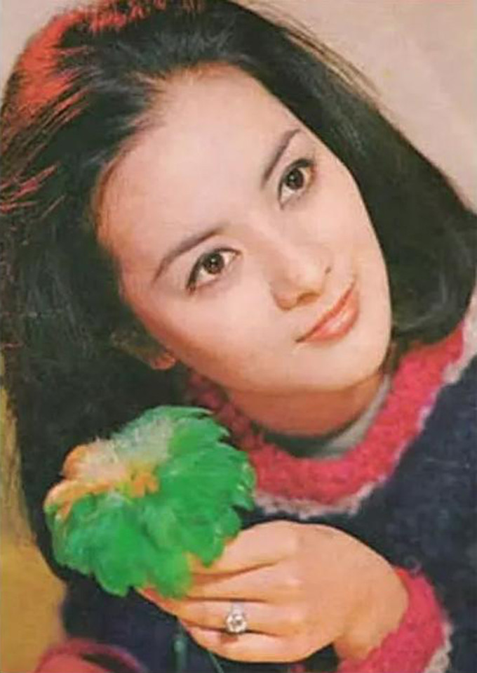 老戏骨聚会92岁白雪仙罕露面伍卫国帅气初代琼瑶女郎气质好