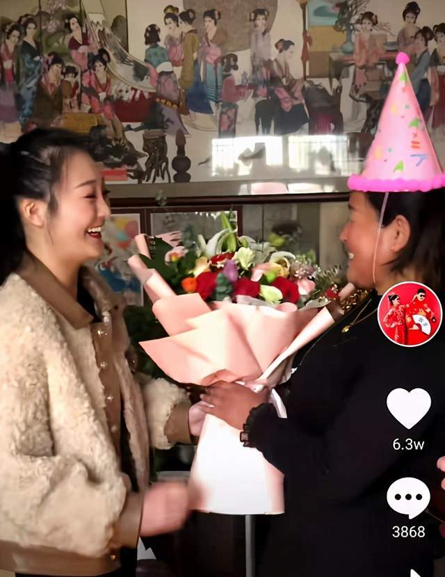 大衣嫂热闹庆生,陈亚男穿万元奢侈品风头盖过妈,婆媳融洽好温馨