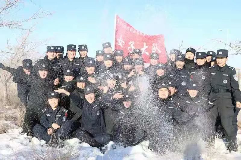 铿锵玫瑰的坚守与付出