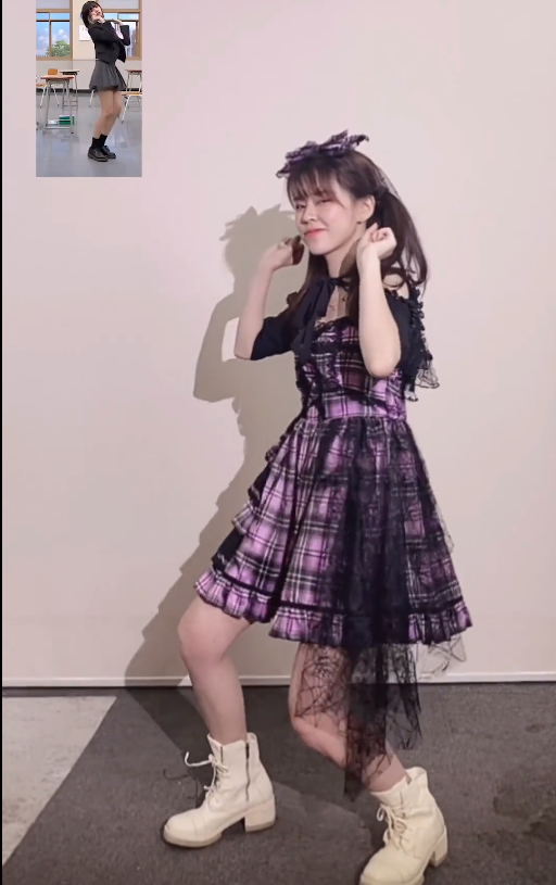 吃鸡女王沫子挑战螃蟹舞看到最后一个撩裙动作粉丝直呼沫子快住手