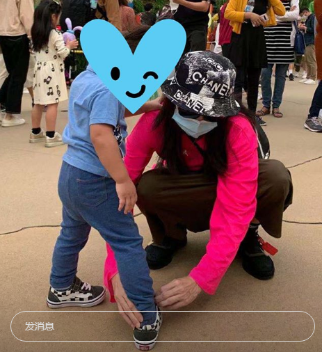 张柏芝|张柏芝小儿子暴风成长，2周岁已有蹲着的妈妈高，非常乖巧听话