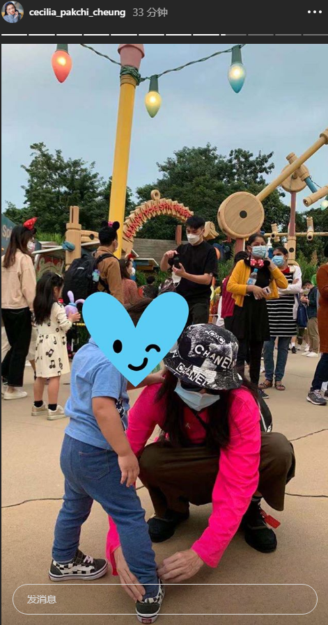 张柏芝|张柏芝小儿子暴风成长，2周岁已有蹲着的妈妈高，非常乖巧听话