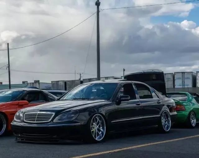 十年前都是大哥们的座驾蝴蝶奔w220改装