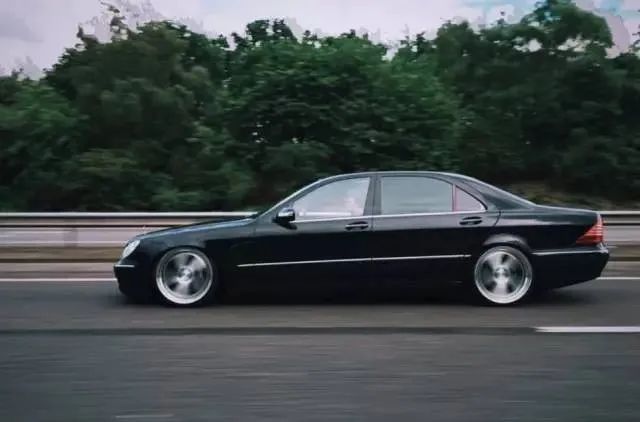 十年前都是大哥们的座驾蝴蝶奔w220改装