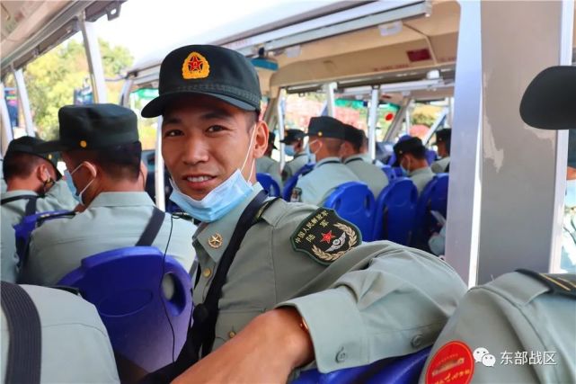 关注|周末,这群兵哥哥穿军装集体外出啦!