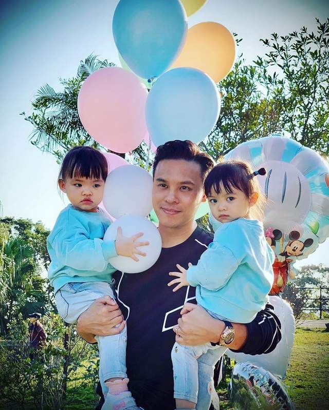 郭可颂|郭可颂街边偶遇熊黛林广告牌，拍照称“堵车也开心”，隔空示爱老婆