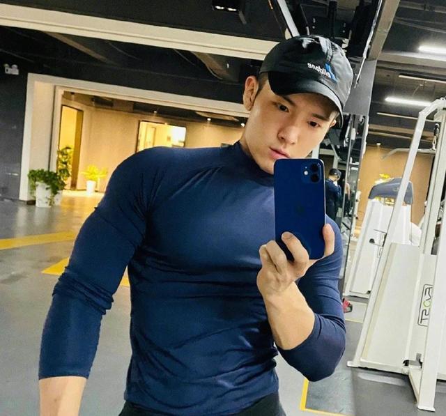 盛一伦晒肌肉照,这胸肌也太棒了,下一个彭于晏?_腾讯新闻